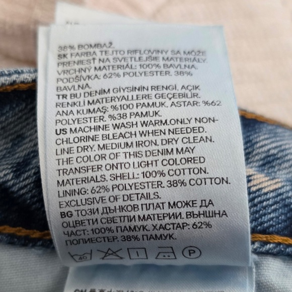 H&M Distressed Medium Wash Denim Mini Skirt - Size 4 - Picture 7 of 7